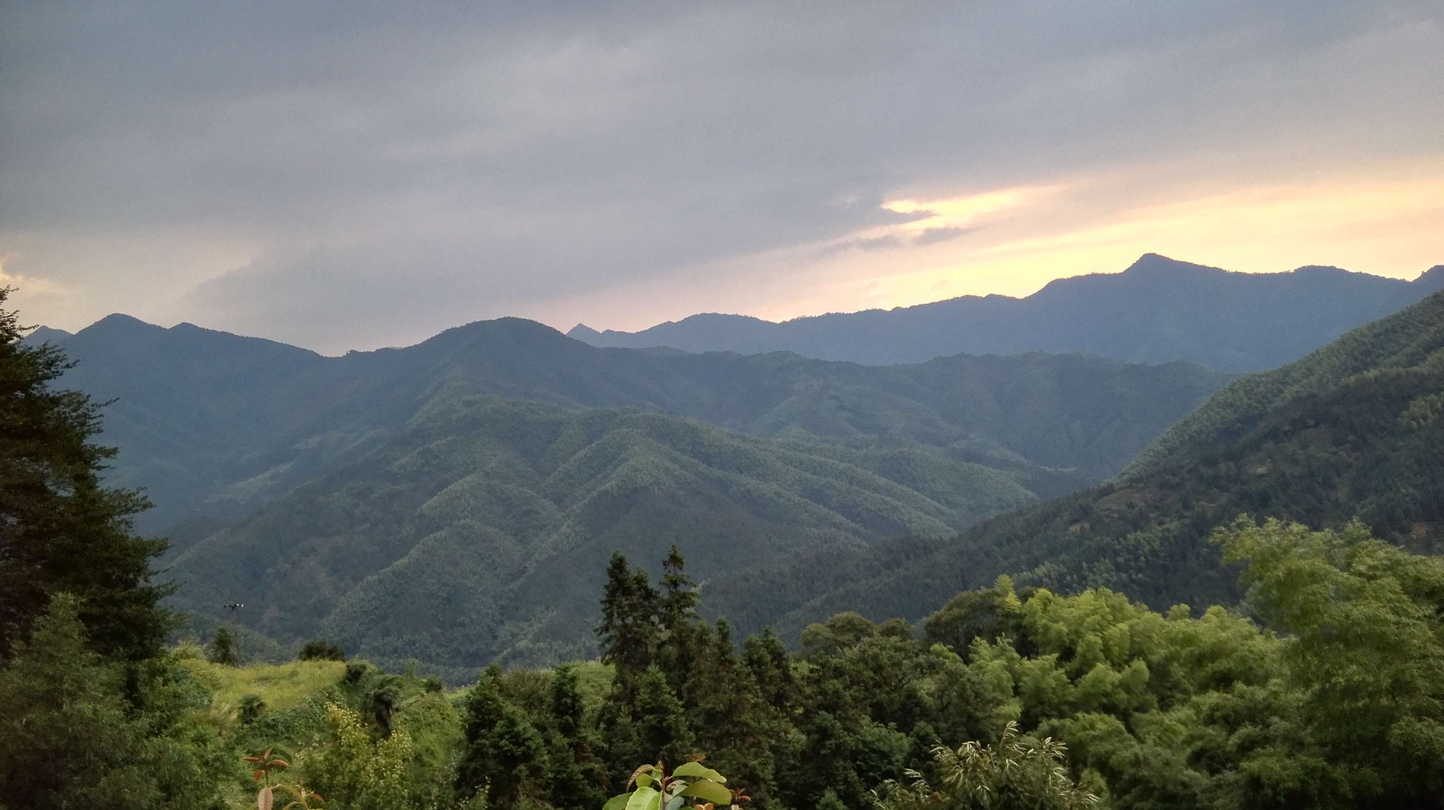 打算在安徽黄山或者齐云山隐居炒股 风景绝佳 大家给点建议 谢谢