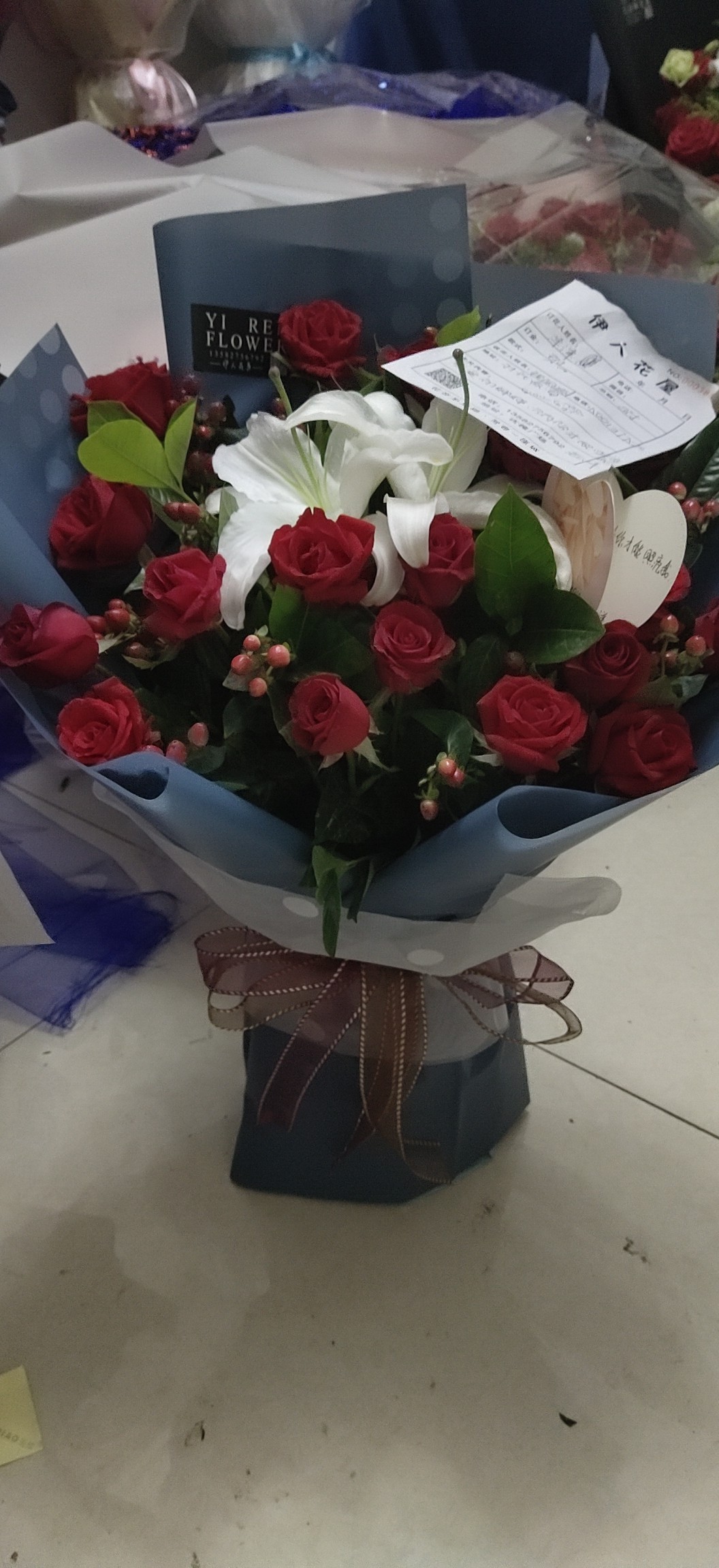 提醒各位大神们明天七夕别忘送媳妇一束花,好男人股票才能赚钱.