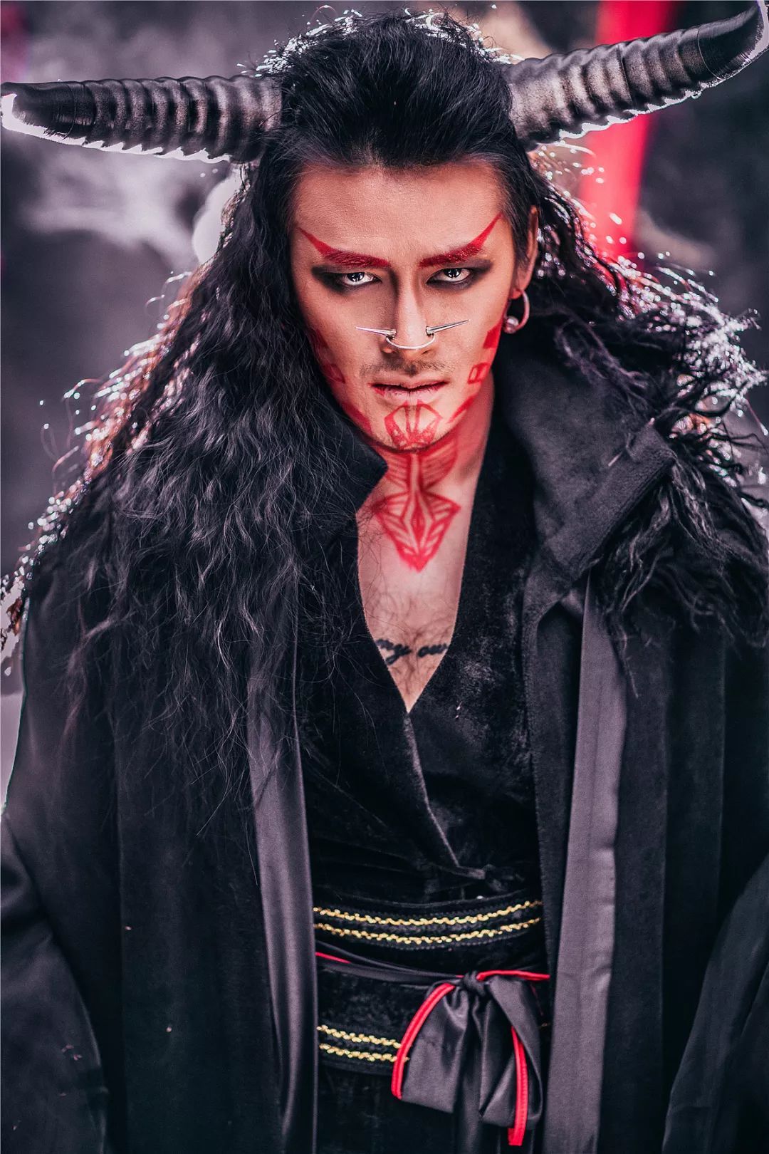 她专给妖怪拍写真?这位90后女孩情迷"小妖精"竟能吸粉百万?