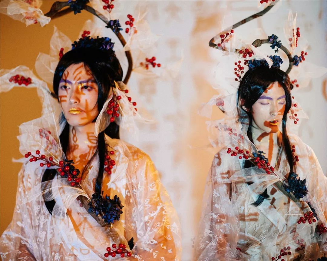 她专给妖怪拍写真?这位90后女孩情迷"小妖精"竟能吸粉百万?