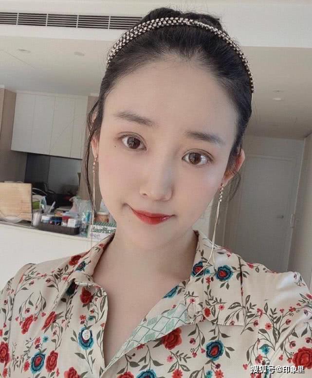 "绿地门"女主张雨婷海量私房照片曝光!