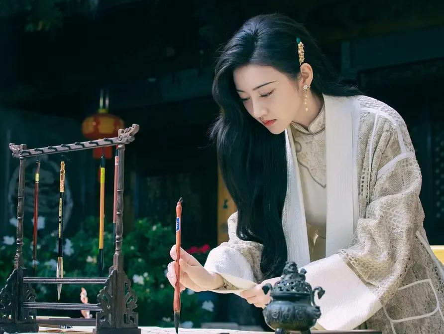 原来司藤也是汉服迷呀